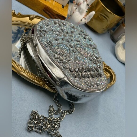 🆕 BETSEY JOHNSON 🧿 NWOT Bone-Jour Sugar Skull Crossbody Bag Silver Irridescent - Picture 13 of 16